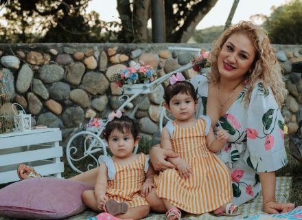 A joyful family picnic in La Dorada, Colombia featuring a mother and her two children outdoors.